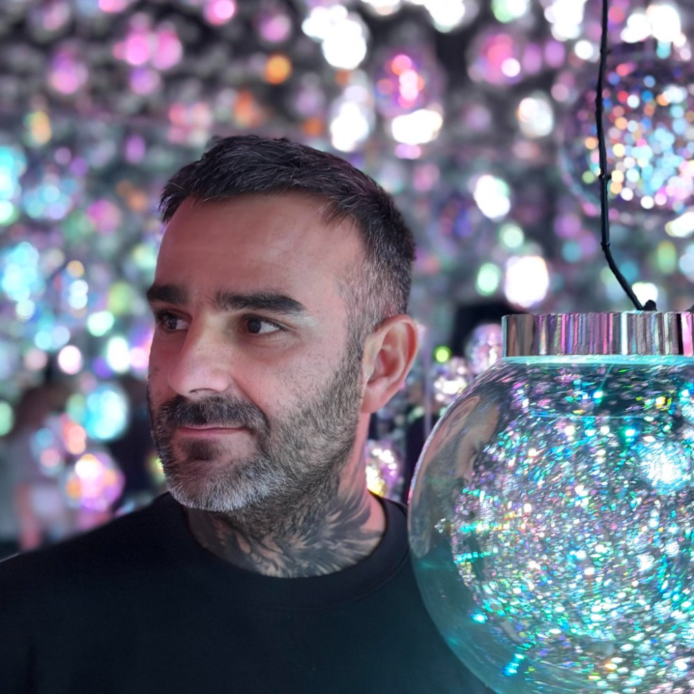 Portrait of Julien Jimenez, founder of LeagueLoopr